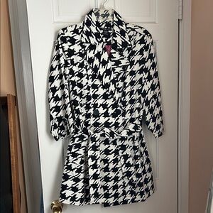 Black/White Houndstooth Coat with Pinkish Lining, 1X